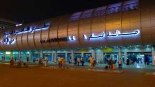 أنباء عن توقف حركة الملاحة في مطار القاهرة